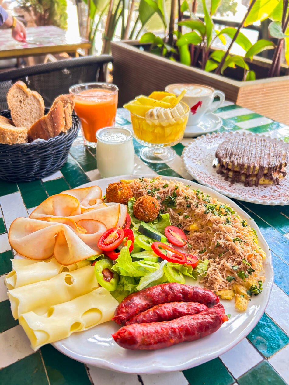 Assiettes généreuses, saveurs
marocaines et internationales,
ingrédients frais du marché. Le brunch à
Agadir comme vous l’imaginiez.